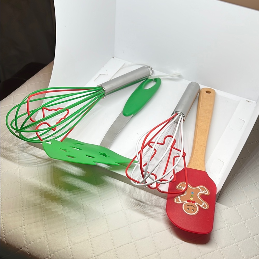 Christmas Festive Baking Utensil Set - Red and Green